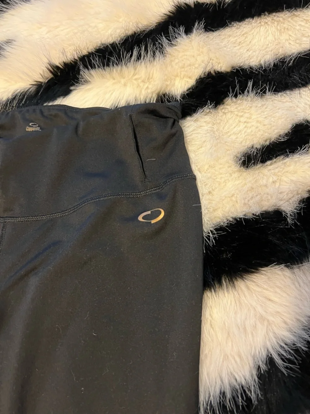 Black High-Rise Performance Leggings - Copper Fit - Picture 2 of 4